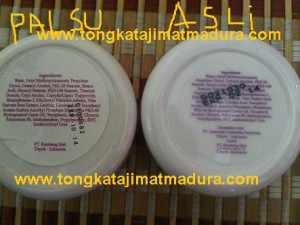 KEMASAN BAGIAN BAWAH HANYA DI TEMPEL KERTAS SAJA,TIDAK ADA PLASTIK DAN KURANG RAPIH