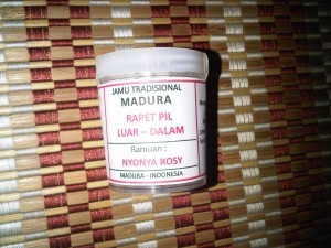 rapet-pil-luar-dalam-obat-keputihan-300x225